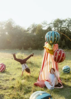 Balon foliowy Piłka w gwiazdki czerwona Cyrk 75 cm