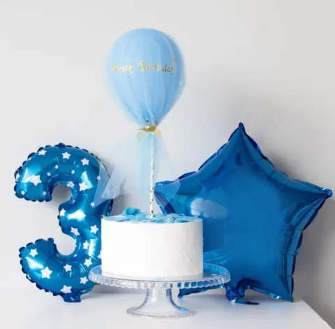 Balon gumowy Happy Birthday z tiulem i słomką