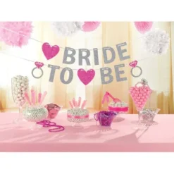 Baner "BRIDE TO BE" panieński