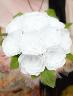 Bukiet róż ze wstążki biały Flower BOX Handmade