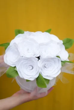 Bukiet róż ze wstążki biały Flower BOX Handmade