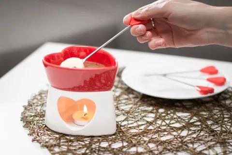Czekoladowe fondue porcelanowe czerwone