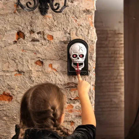 Dzwonek do drzwi Halloween 19,5x11 cm z dźwiękiem i światłem Czaszka