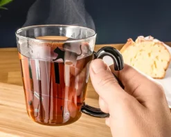Kocia szklanka z ogonem