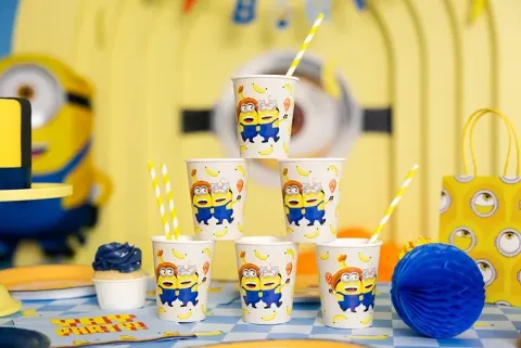 Kubeczki papierowe Minionki 250 ml 6 szt.