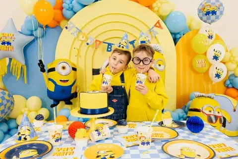 Kubeczki papierowe Minionki 250 ml 6 szt.