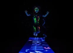 Mata Animacyjna Skaczące Stópki STRZAŁKI UV 50x300 cm