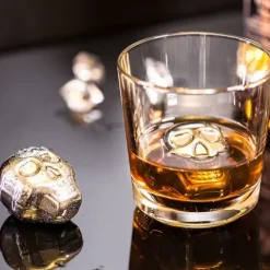 Metalowe czaszki do drinków