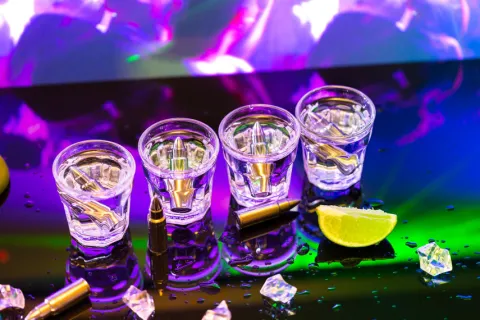 Metalowe naboje do drinków