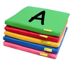 Poduszki kwadratowe EKOSKÓRA z nadrukiem ALFABET (A-Z) 26 sztuk AKSON