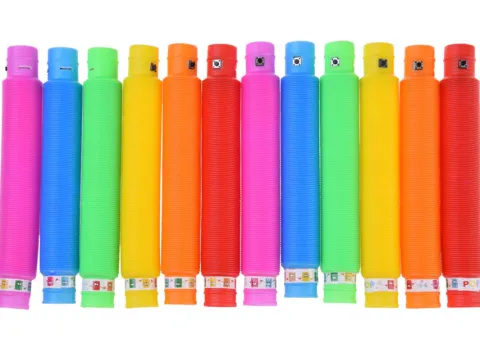 Rurki Sensoryczne ŚWIECĄCE LED zabawka edukacyjna gąsienica 12 szt.