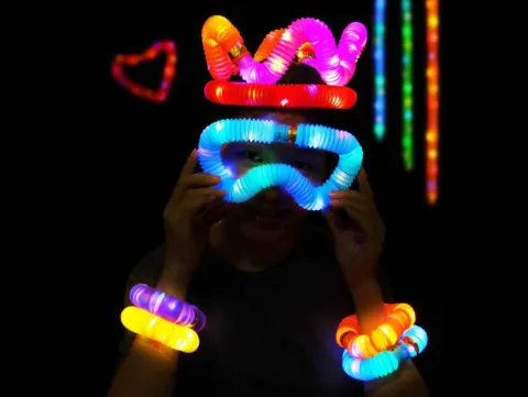 Rurki Sensoryczne ŚWIECĄCE LED zabawka edukacyjna gąsienica 12 szt.