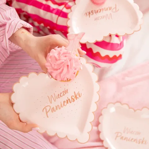 Talerzyki papierowe Wieczór Panieński Serce różowe 9 cali 6 szt.