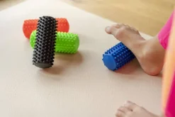 Wałek do masażu i rehabilitacji, roller jeżyk czarny 15 cm TULLO
