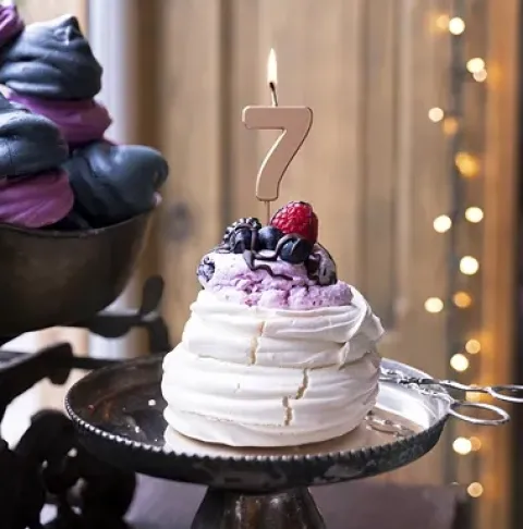 Świeczka urodzinowa cyfra 7 różowe złoto 4,5, cm