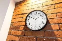Zegar wsteczny cofający czas