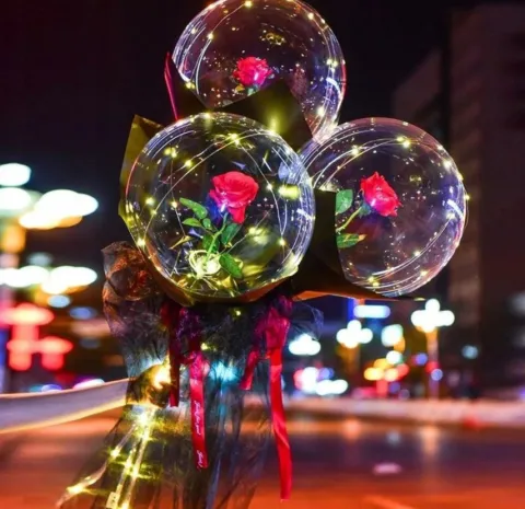 Zestaw Balon LED z różą i ozdobami na Walentynki