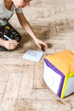 Zestaw Kostka Edukacyjna z kieszeniami MIĘKKA+ karty + pisak